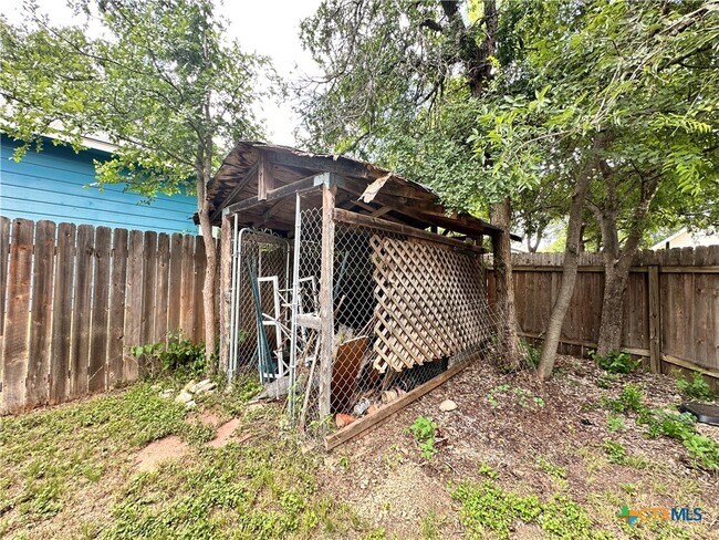 Building Photo - 2050 Lisa Ln
