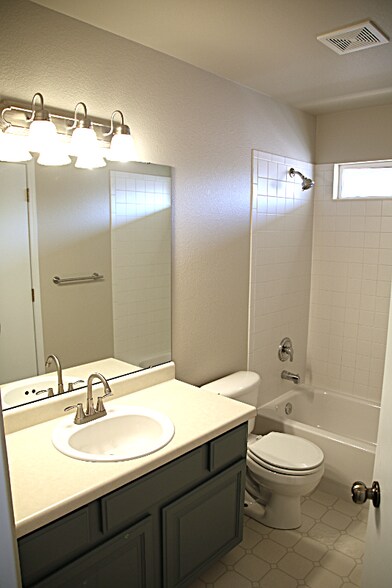 Building Photo - 2651 Sunstone Dr