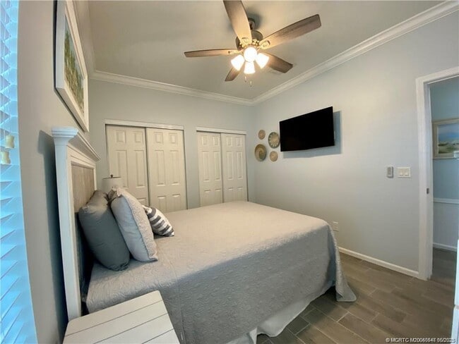 Building Photo - 142 NE Coastal Dr