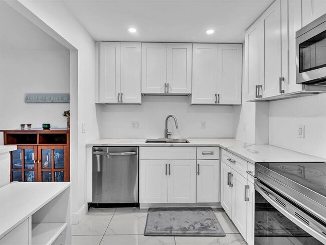 Building Photo - 5100 Dupont Blvd