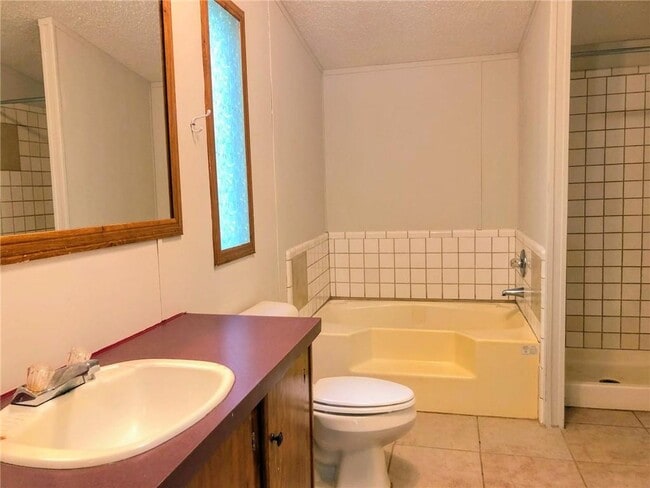 Building Photo - 584 Mountain Ridge Dr