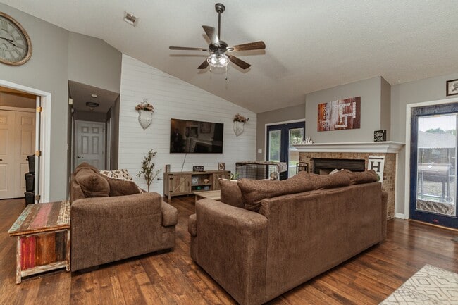 Building Photo - 425 Whirlaway Ct