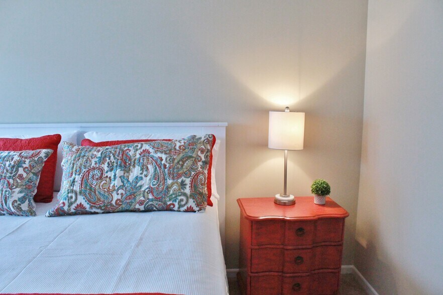 Building Photo - 7825 Renaissance Ct