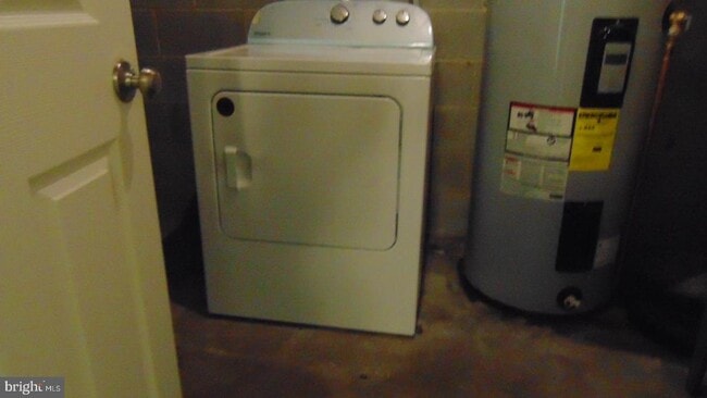 Building Photo - 25 Brucester Bridge Ct