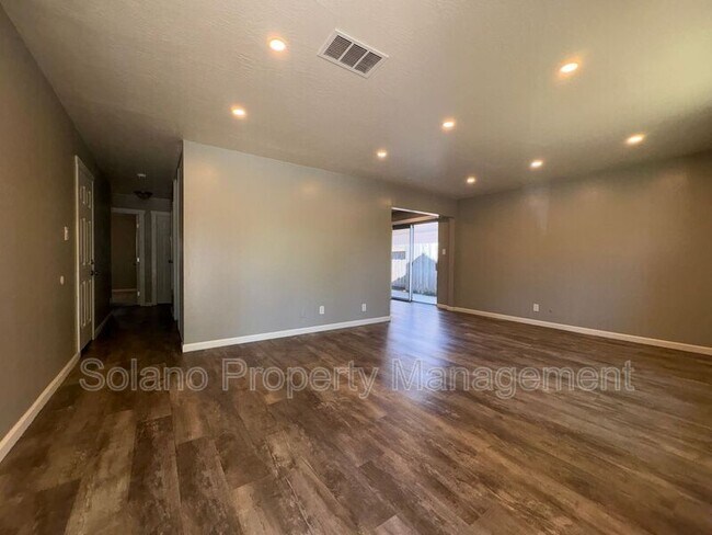 Building Photo - 1209 Vienna Ct