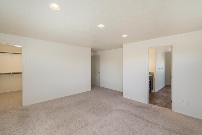 Building Photo - 3616 SW Pumice Stone Ave