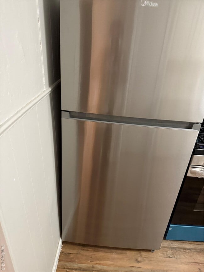 Building Photo - 18 Leach St