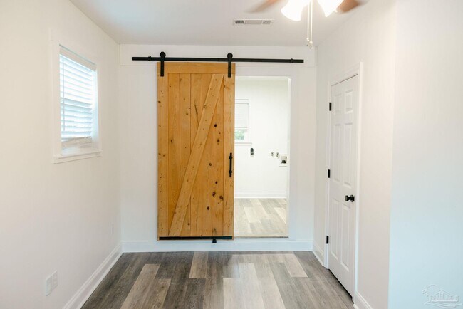 Building Photo - 5580 Homewood Rd