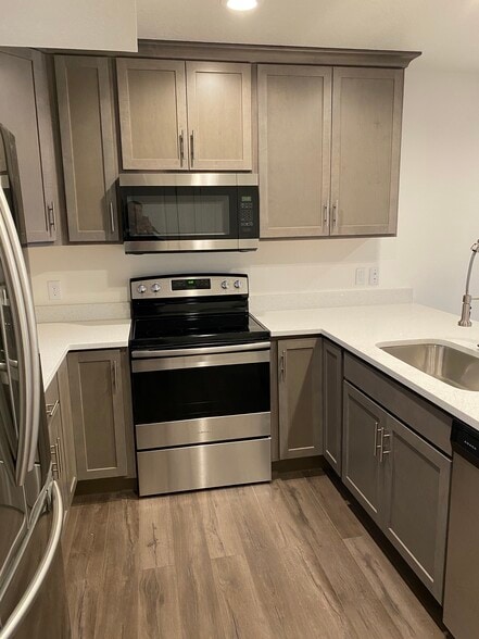 Stainless steel appliances and custom built ceiling-high cabinets - 2626 W 450 N