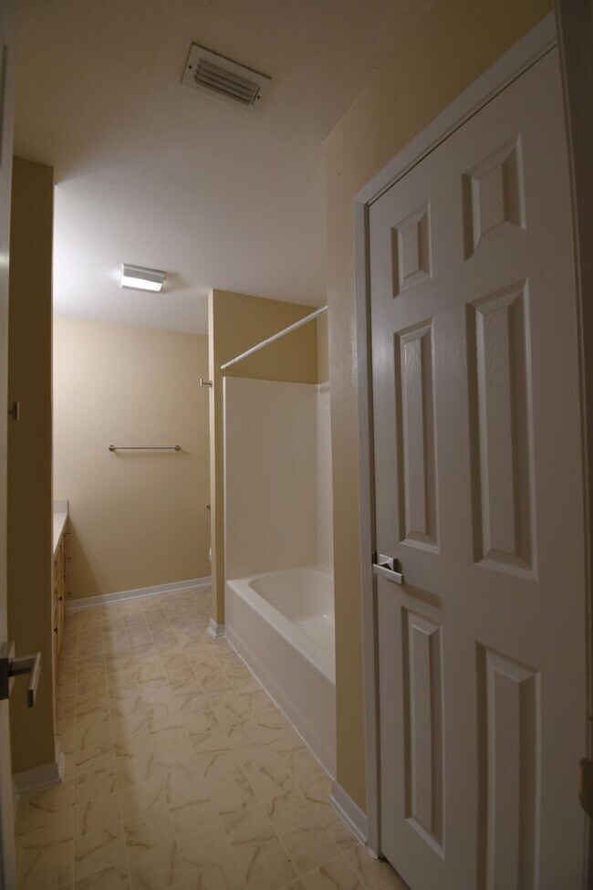 Building Photo - 2529 Westminster Dr