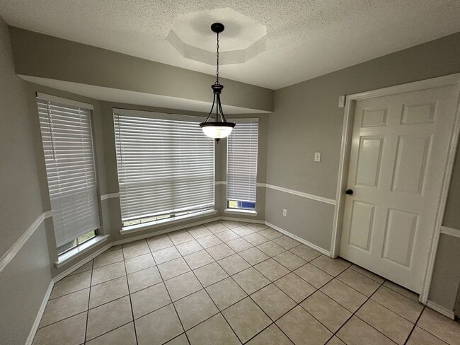 Building Photo - Updated Midway Corner Lot