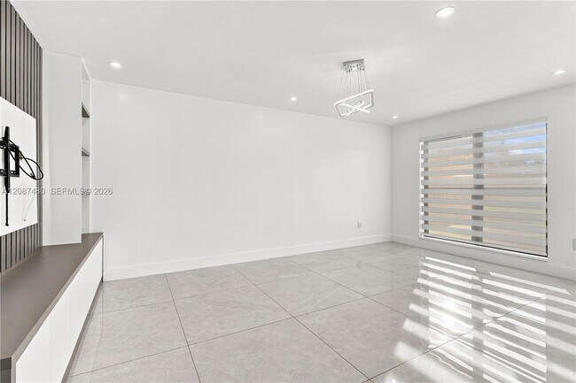 Building Photo - 9298 Jamaica Dr