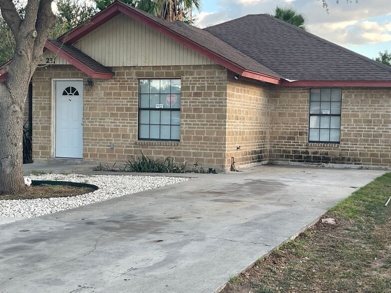 Building Photo - 231 Malaga Dr