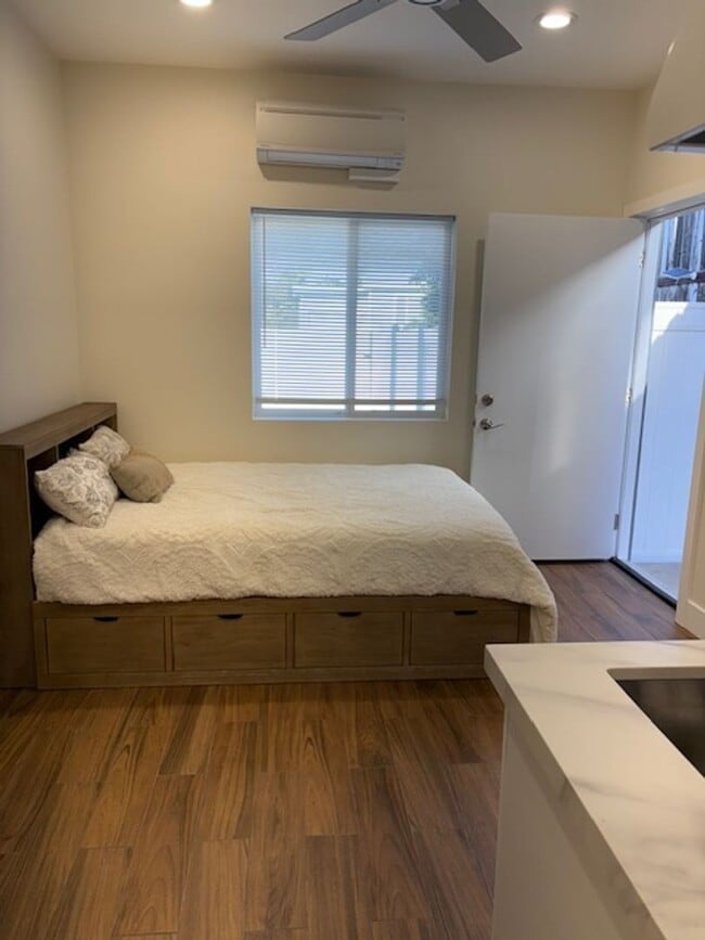 Building Photo - 609 Sunset Dr