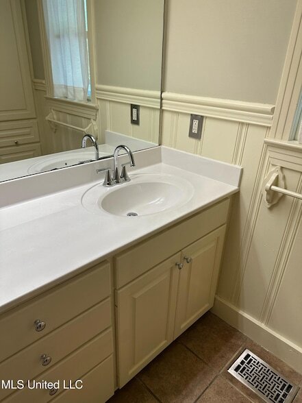 Building Photo - 3564 Cowan Pl