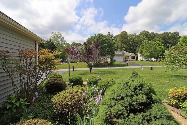 Building Photo - Pet-Friendly One Level Living Waterfront Home