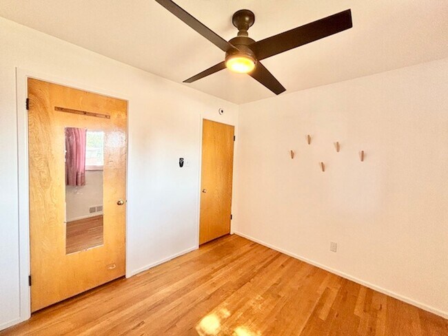 Building Photo - FREE SEPTEMBER RENT!! - Harris Park Brick ...