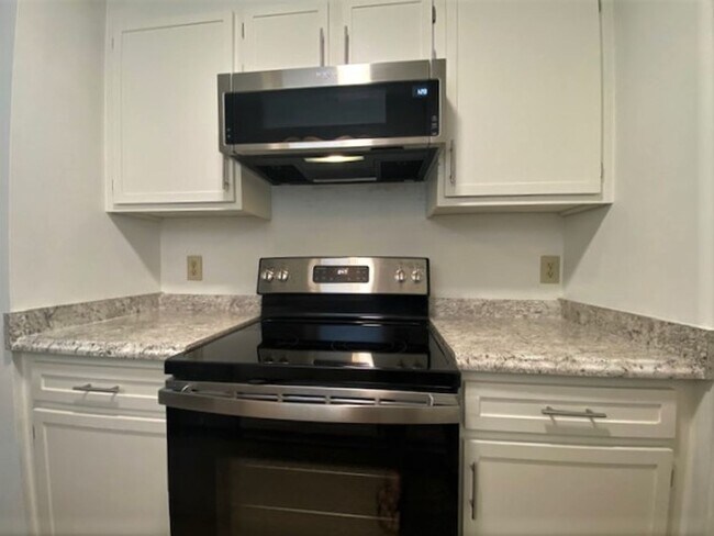 Building Photo - Pineville- Ranch townhome- Remolded 2 bed,...