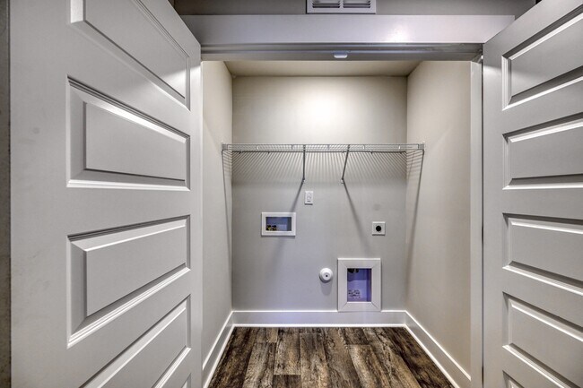 Building Photo - 103 S Grassland Rd