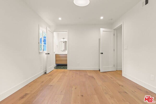 Building Photo - 17620 Camino De Yatasto