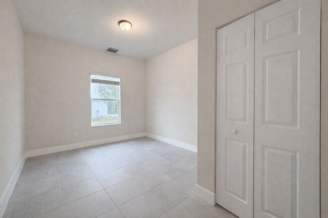 Building Photo - 3221-3409-3409 SW 8th Pl