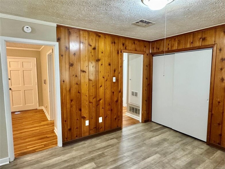 Building Photo - 875 Karen Rd