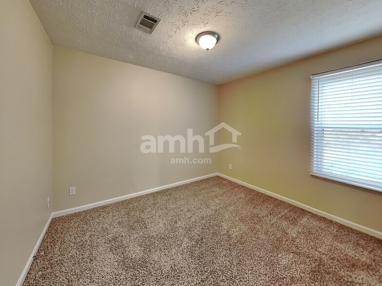 Building Photo - 3002 Sentinel Cir