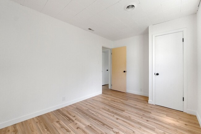 Building Photo - NEW LISTING! 3 BEDROOM HOUSE!