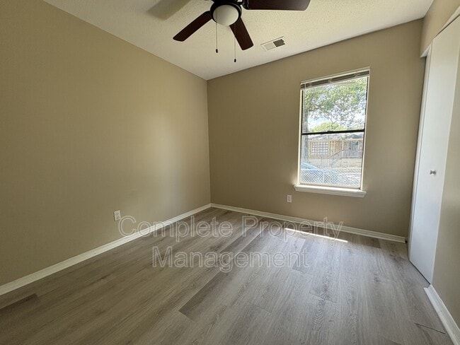 Building Photo - 1920 15th Way SW