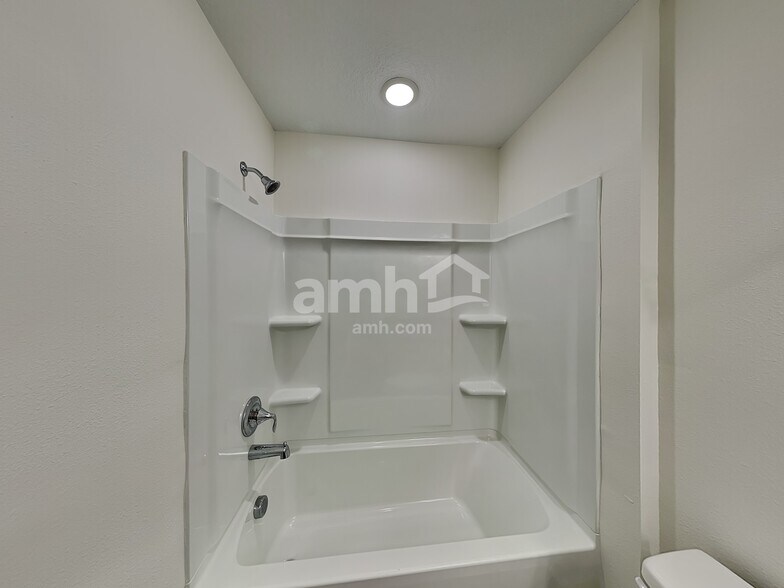 Building Photo - 216 Banyan Frst Dr