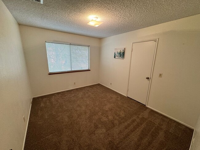 Building Photo - Beautiful 4 Bedroom Home