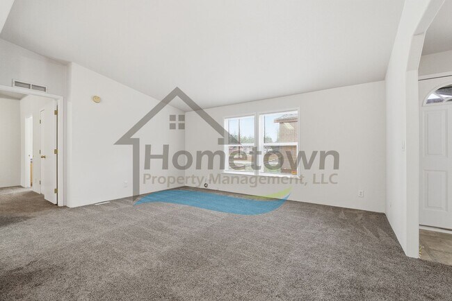 Building Photo - 2 Bedroom 2 Bathroom Home with Attached 2-Car Garage Available in Athol!