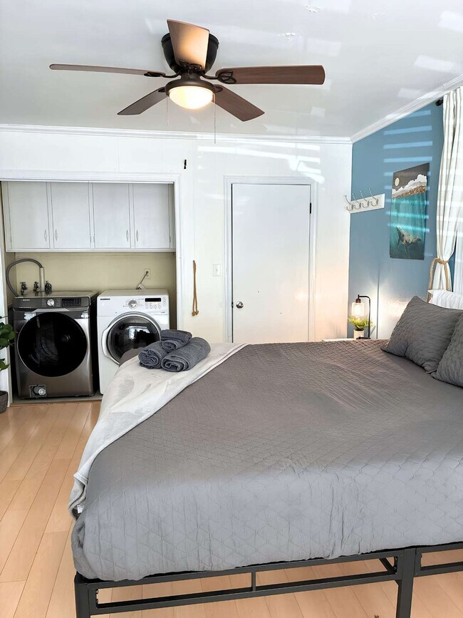Building Photo - 1120 W Ocean View Ave