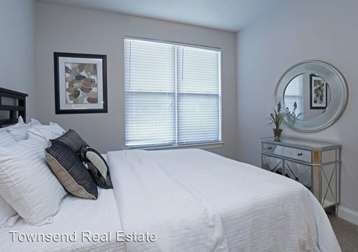 Building Photo - 730 Villagio Pl