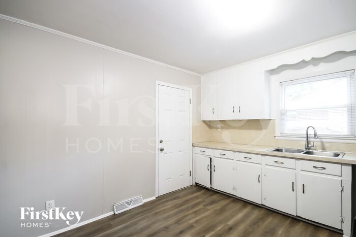 Building Photo - 2324 Markham Ct