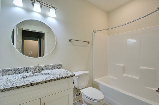 Building Photo - Luxury 3-Bed, 3.5-Bath Townhome in Gatewoo...