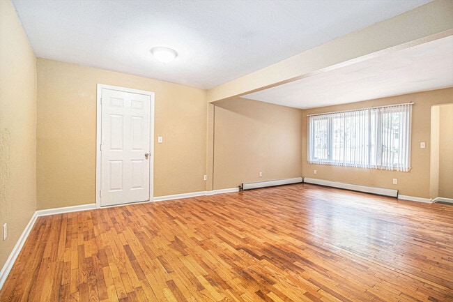 Building Photo - 392 Firwood St