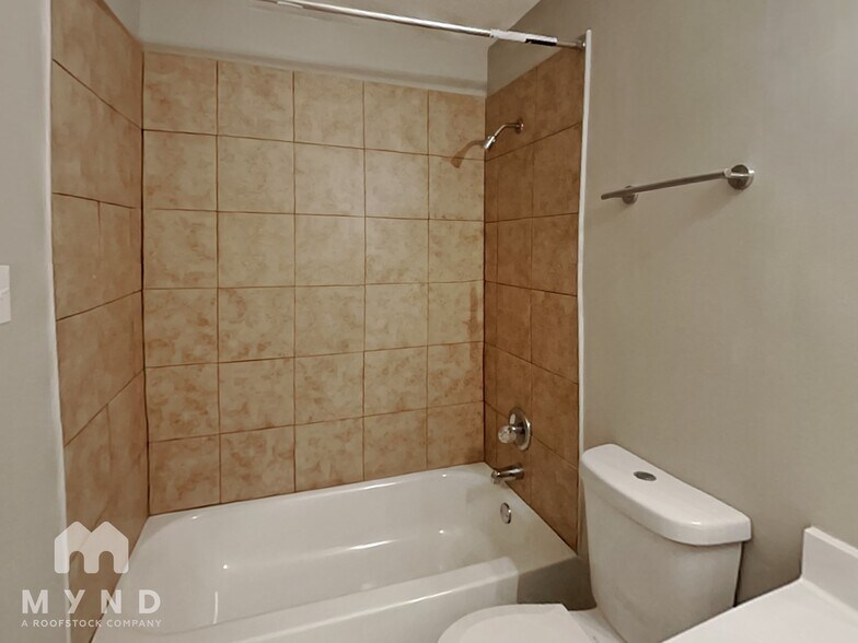 Building Photo - 5867 Willow Springs Dr