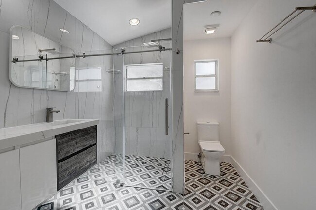 Building Photo - Rainbow Lakes