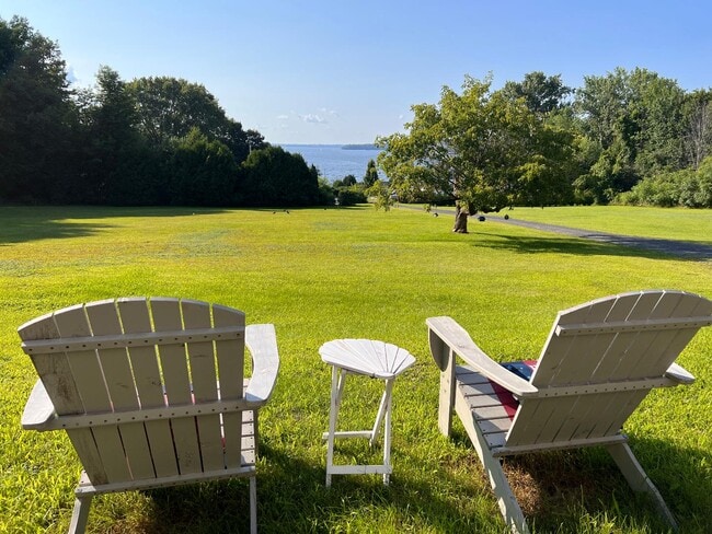 Building Photo - 67 Suncrest Terrace