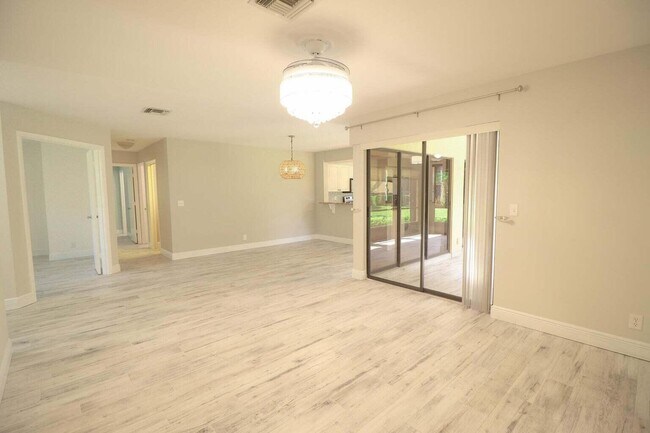 Building Photo - 3960 SW Greenwood Way