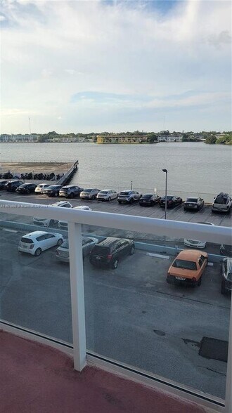 Building Photo - 1351 NE Miami Gardens Dr
