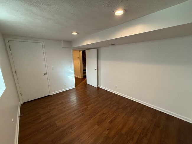 Building Photo - 3BR off 50th and Center