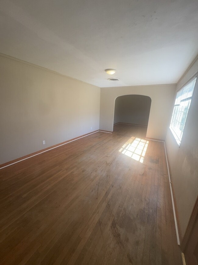 Building Photo - 316 Woody Dr