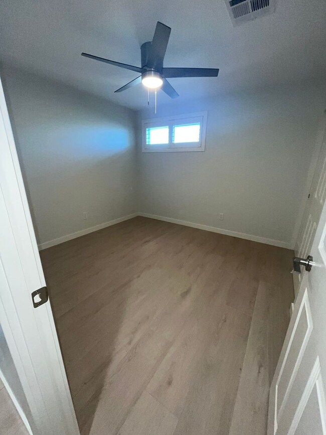 Building Photo - 121 E Santa Cruz Dr