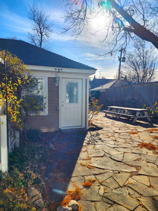 Building Photo - 3 Bed 2.5 Bath Plus ADU in Gatewood Add NW OKC