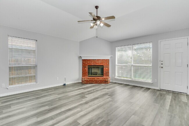Building Photo - Welcome home to this beautifully maintained 4-bedroom, 2-bath, single-story home in the desirable...