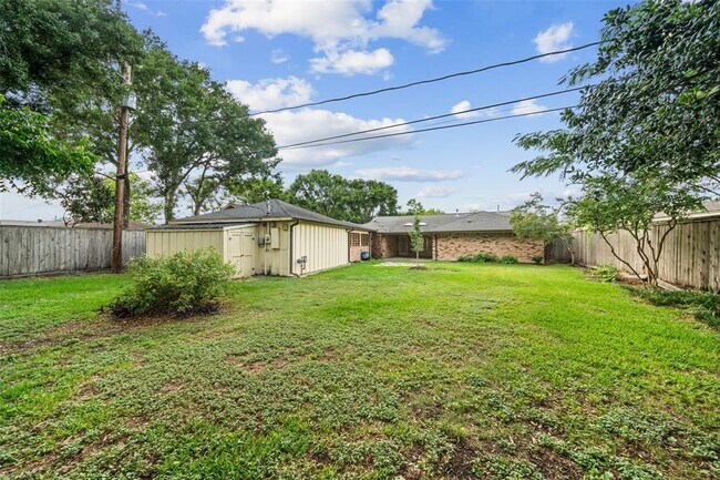 Building Photo - 1810 Droxford Dr