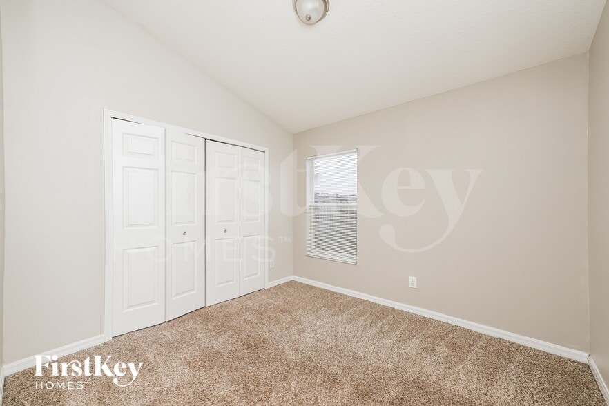 Building Photo - 11133 Lakeside Vista Dr