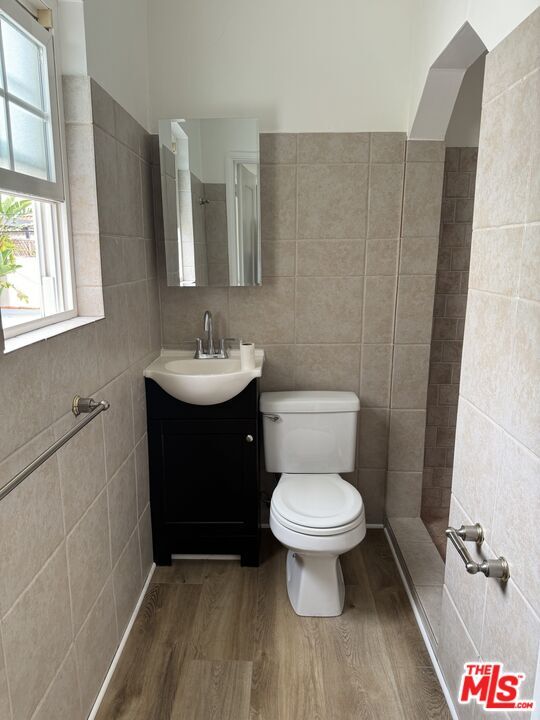 Building Photo - 122 N Orange Dr